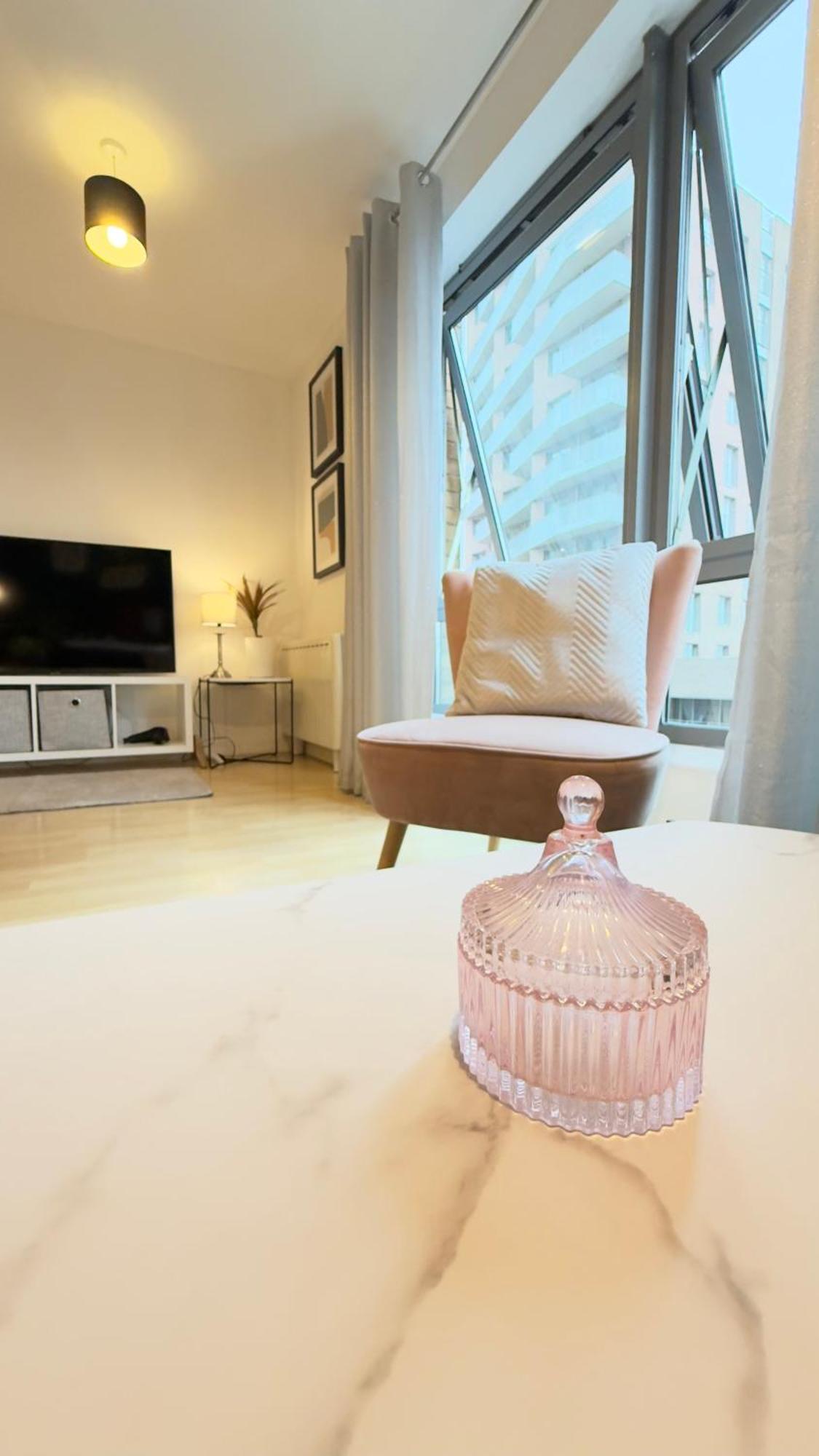 Modern Spacious Opposite Station Ii Londra