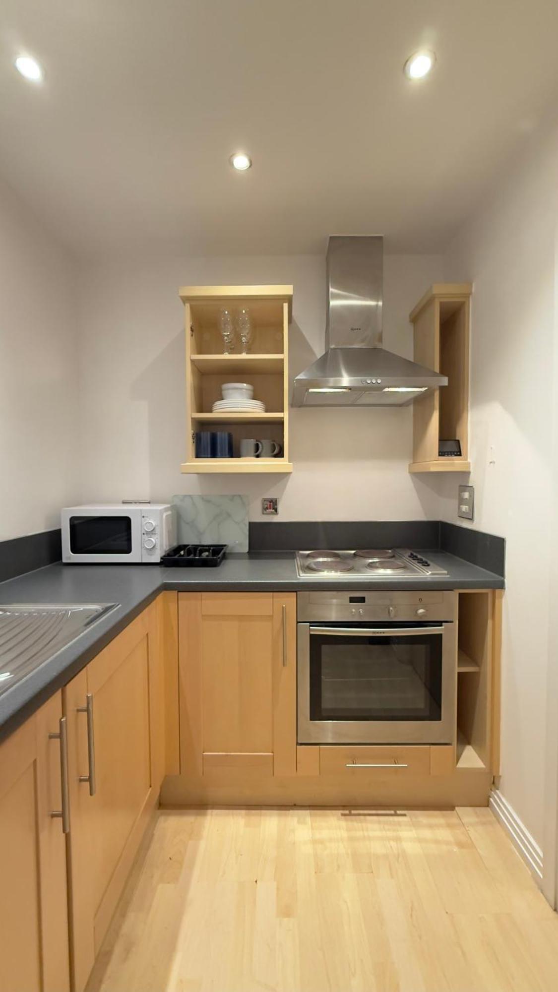 Appartamento Modern Spacious Opposite Station Ii Londra