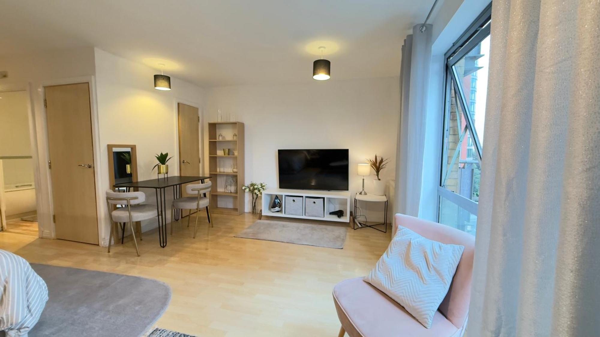 Modern Spacious Opposite Station Ii Londra