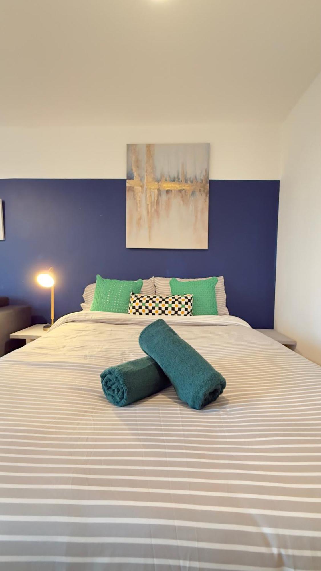 Modern Spacious Opposite Station Ii * Londra